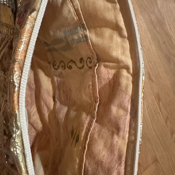 Vintage Gold Tote - Picture 4 of 10